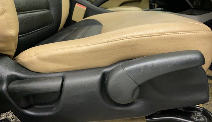 2020 Honda City 1.5L I-VTEC V MT, Petrol, Manual, 41,211 km, Driver Side Adjustment Panel