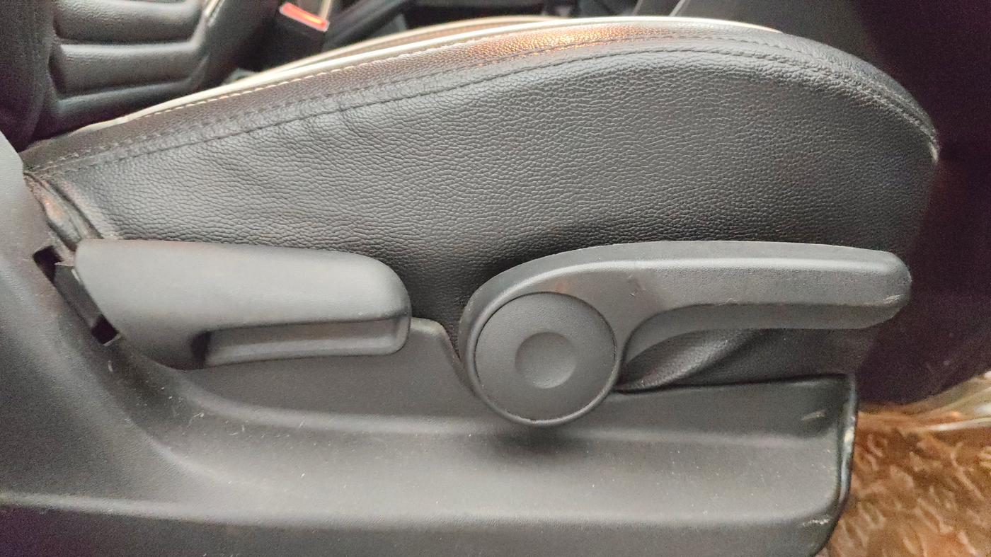 2018 Maruti Vitara Brezza ZDI PLUS DUAL TONE, Diesel, Manual, 59,387 km, Driver Side Adjustment Panel