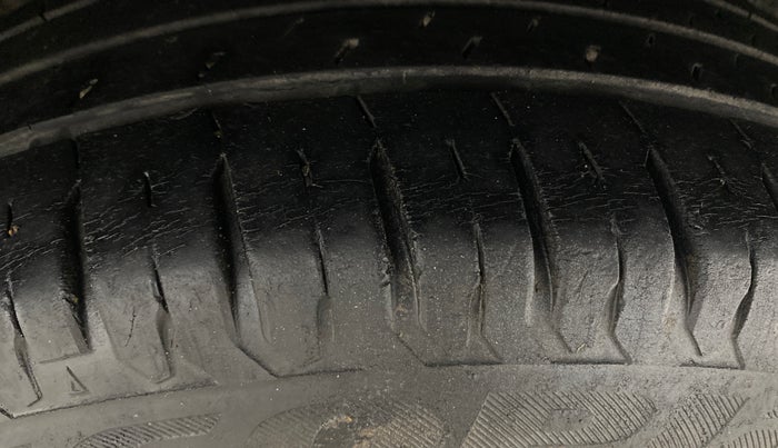 2020 Maruti Ertiga ZXI+ SHVS, Petrol, Manual, 32,513 km, Left Rear Tyre Tread