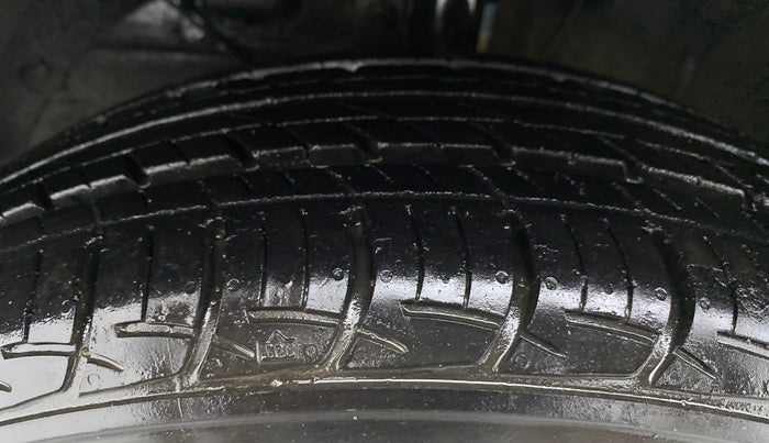 2016 Maruti Baleno DELTA PETROL 1.2, Petrol, Manual, 8,740 km, Left Front Tyre Tread
