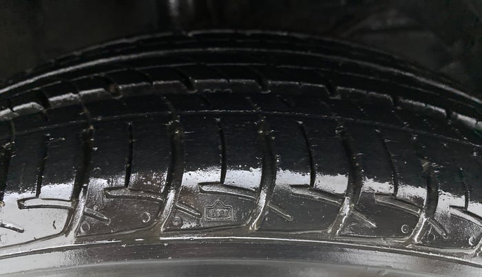 2016 Maruti Baleno DELTA PETROL 1.2, Petrol, Manual, 8,740 km, Right Front Tyre Tread