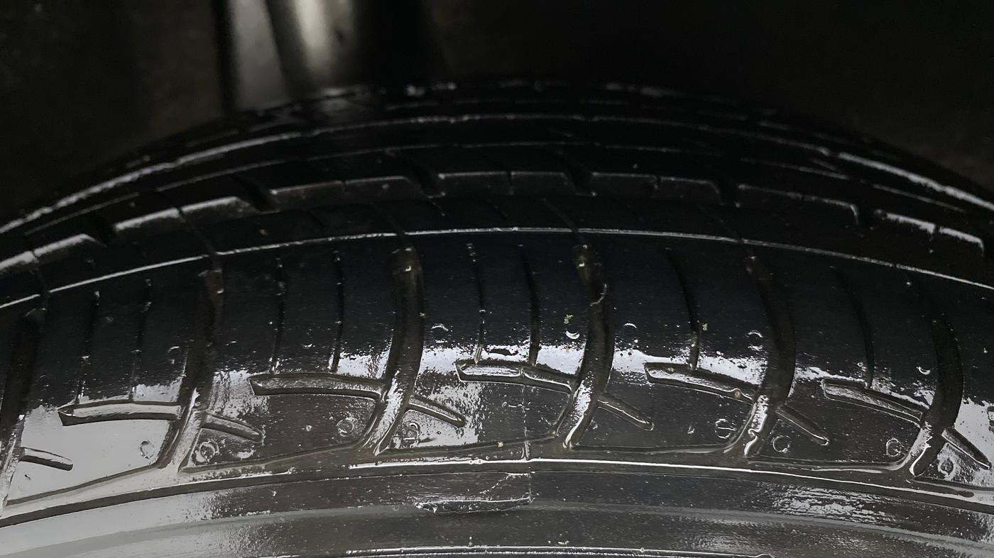 2016 Maruti Baleno DELTA PETROL 1.2, Petrol, Manual, 8,740 km, Right Rear Tyre Tread