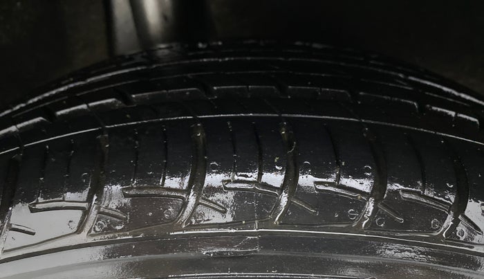 2016 Maruti Baleno DELTA PETROL 1.2, Petrol, Manual, 8,740 km, Right Rear Tyre Tread