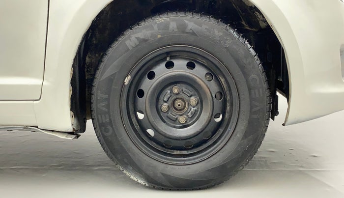 2010 Maruti Swift VXI, Petrol, Manual, 80,407 km, Right Front Wheel