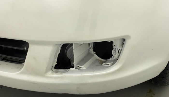 2010 Maruti Swift VXI, Petrol, Manual, 80,407 km, Left fog light - Cover missing