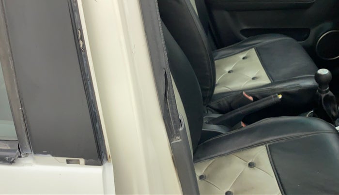 2010 Maruti Swift VXI, Petrol, Manual, 80,407 km, Driver-side door - Beading has minor damage