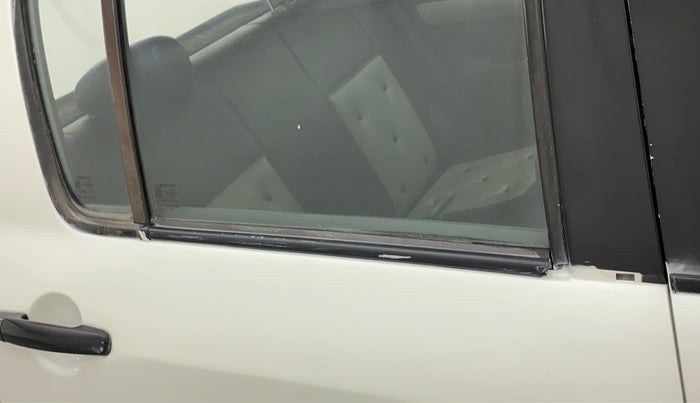 2010 Maruti Swift VXI, Petrol, Manual, 80,407 km, Right rear door - Weather strip has minor damage
