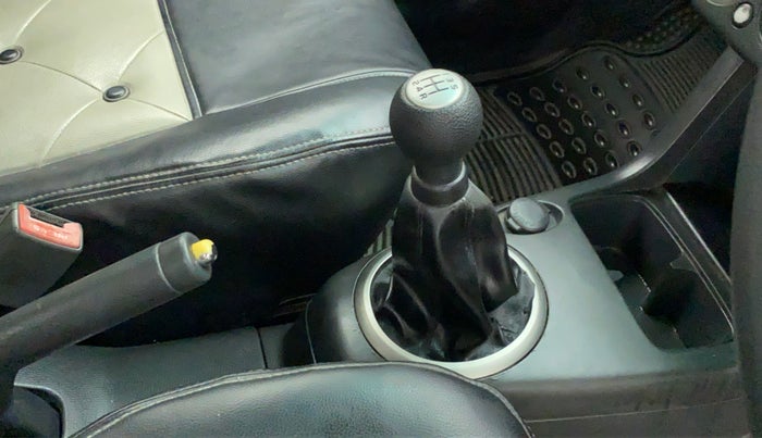 2010 Maruti Swift VXI, Petrol, Manual, 80,407 km, Gear lever - Boot Cover minor damage