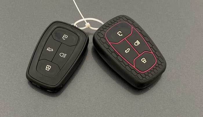 2022 Tata ALTROZ XZ PLUS PETROL, CNG, Manual, 1,27,164 km, Key Close Up