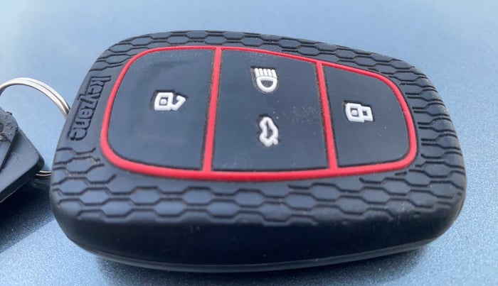 2022 Tata ALTROZ XZA, Petrol, Automatic, 41,234 km, Key Close Up