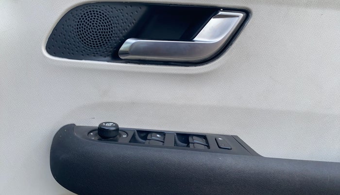 2022 Tata ALTROZ XZA, Petrol, Automatic, 41,234 km, Driver Side Door Panels Control