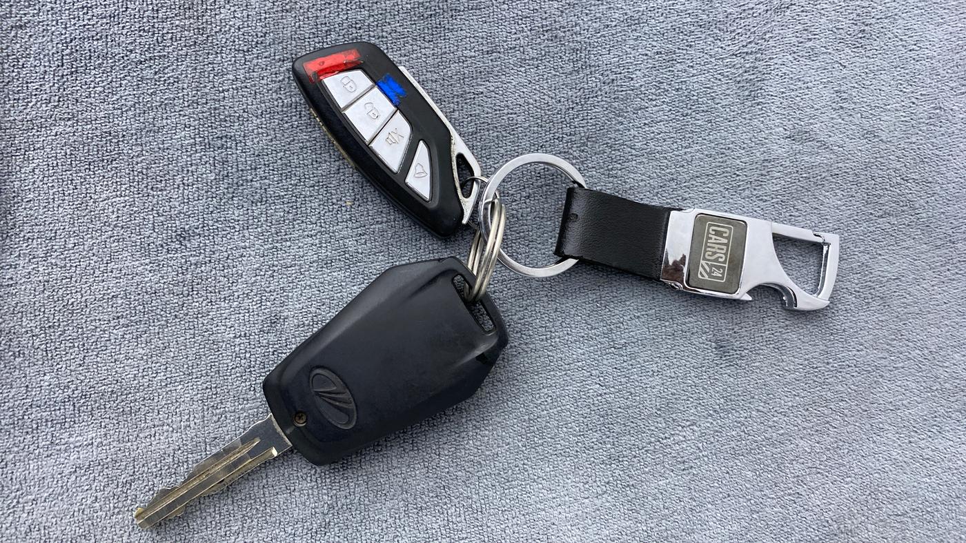 2018 Mahindra KUV 100 NXT K2 6 STR, Petrol, Manual, 5,852 km, Key Close Up