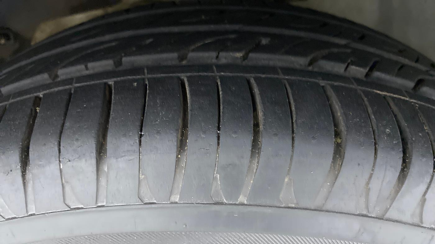 2018 Mahindra KUV 100 NXT K2 6 STR, Petrol, Manual, 5,852 km, Left Front Tyre Tread