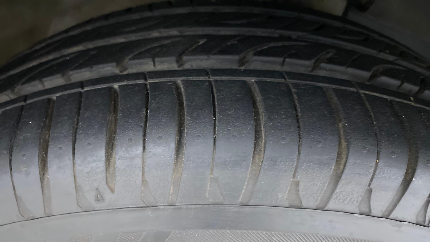 2018 Mahindra KUV 100 NXT K2 6 STR, Petrol, Manual, 5,852 km, Right Front Tyre Tread