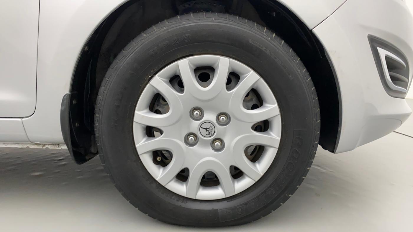 2013 Hyundai i20 MAGNA O 1.2, Petrol, Manual, 46,993 km, Right Front Wheel