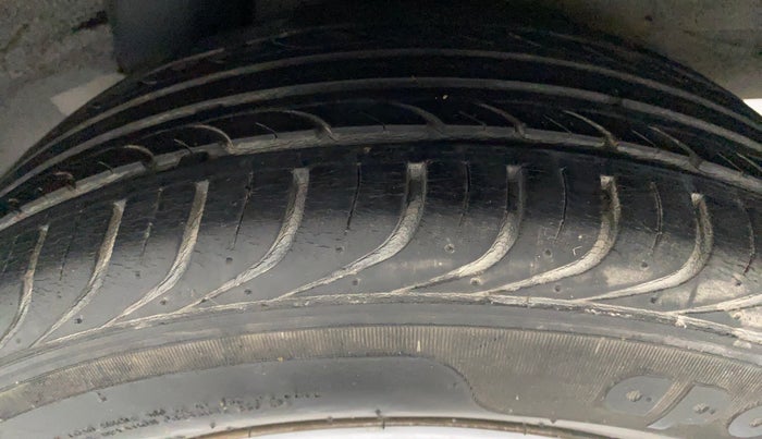 2013 Hyundai i20 MAGNA O 1.2, Petrol, Manual, 46,993 km, Left Rear Tyre Tread