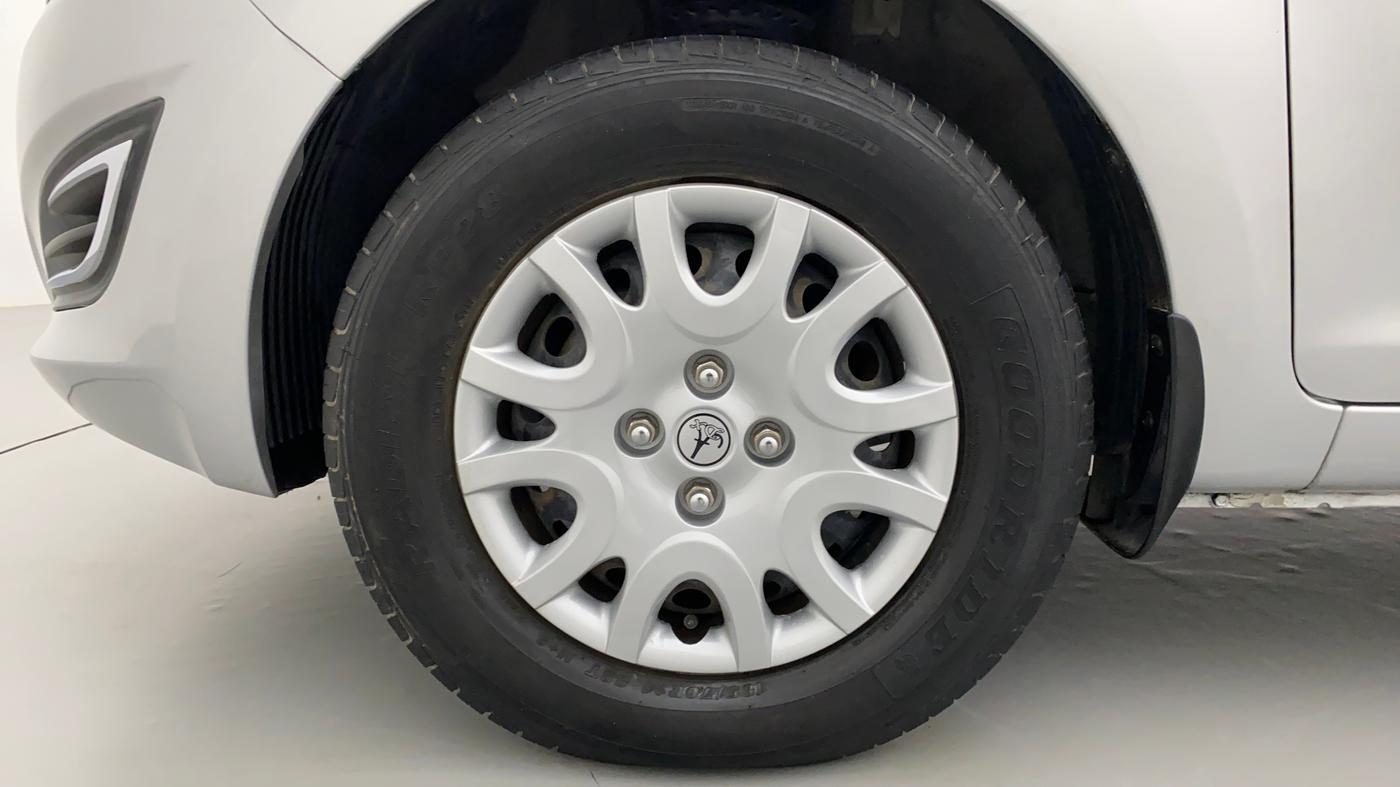 2013 Hyundai i20 MAGNA O 1.2, Petrol, Manual, 46,993 km, Left Front Wheel