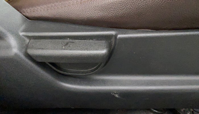 2013 Hyundai i20 MAGNA O 1.2, Petrol, Manual, 46,993 km, Driver Side Adjustment Panel