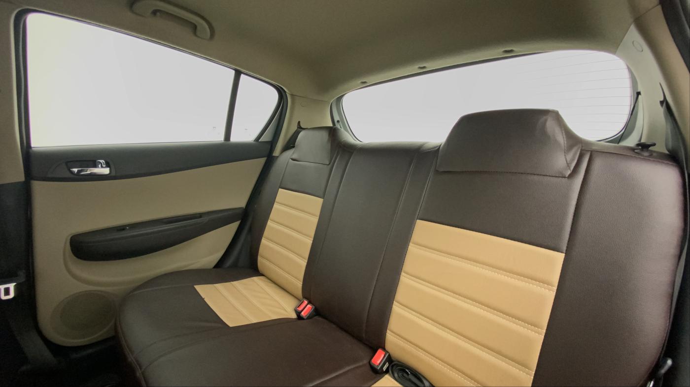 2013 Hyundai i20 MAGNA O 1.2, Petrol, Manual, 46,993 km, Right Side Door Cabin View
