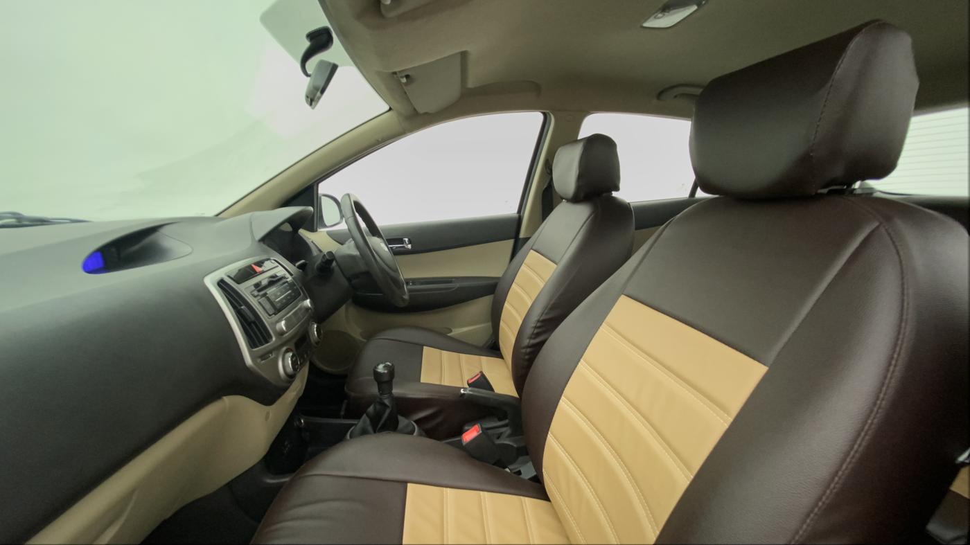 2013 Hyundai i20 MAGNA O 1.2, Petrol, Manual, 46,993 km, Right Side Front Door Cabin View