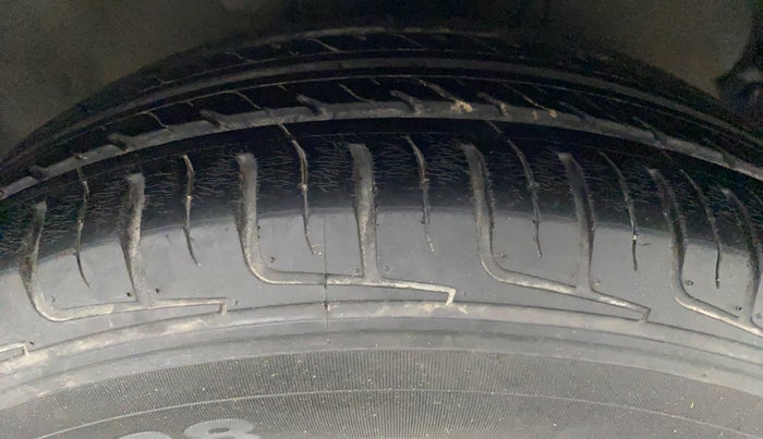 2013 Hyundai i20 MAGNA O 1.2, Petrol, Manual, 46,993 km, Right Front Tyre Tread