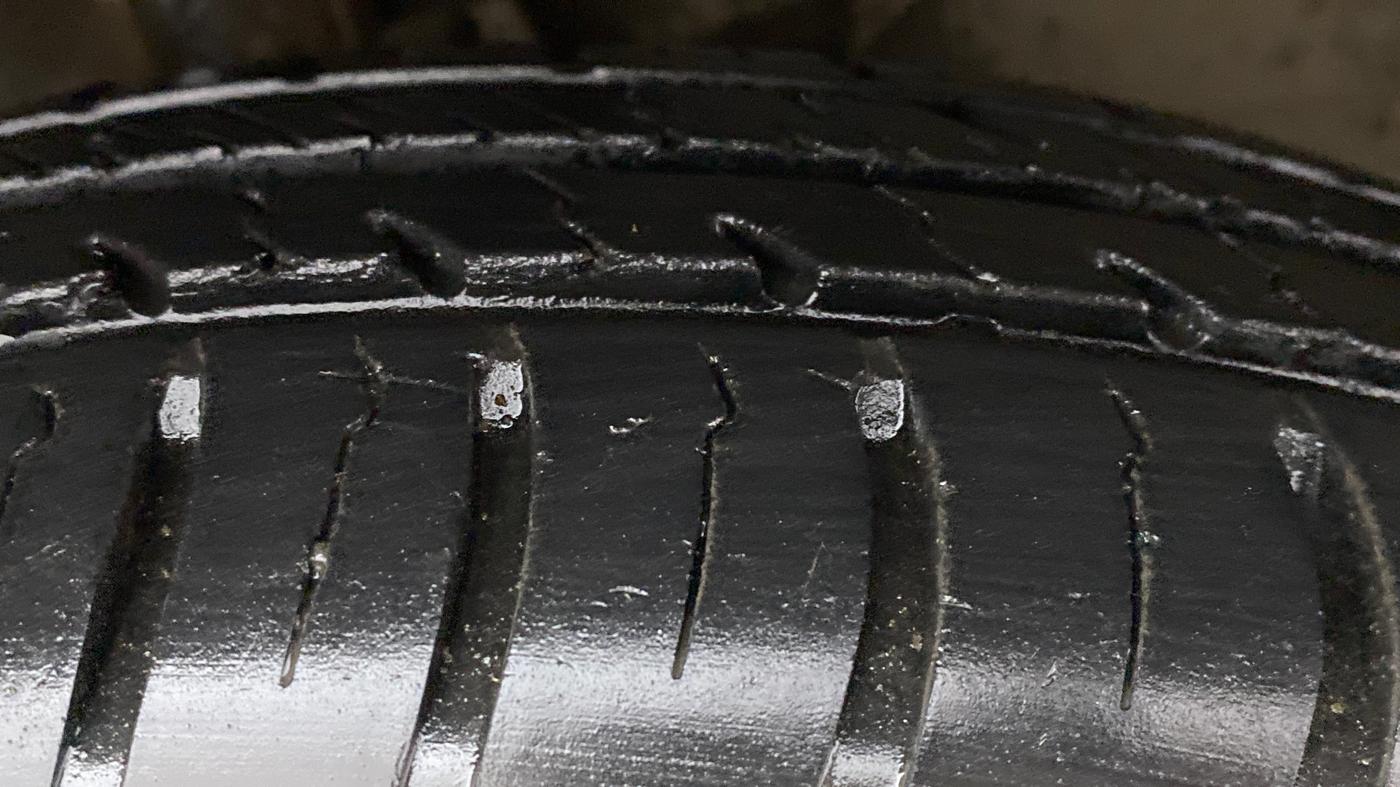 2018 Maruti Dzire VXI AMT, Petrol, Automatic, 14,925 km, Right Front Tyre Tread