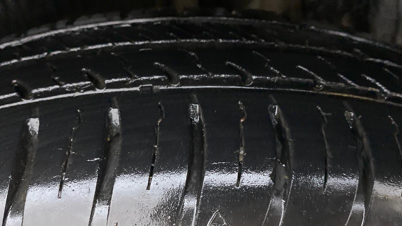 2018 Maruti Dzire VXI AMT, Petrol, Automatic, 14,925 km, Left Rear Tyre Tread