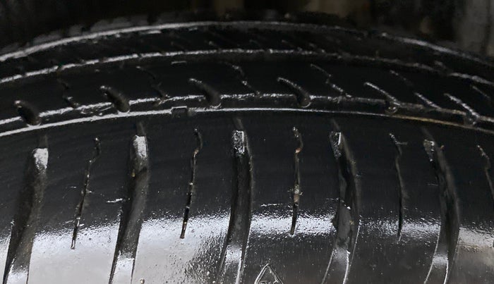 2018 Maruti Dzire VXI AMT, Petrol, Automatic, 14,925 km, Left Rear Tyre Tread