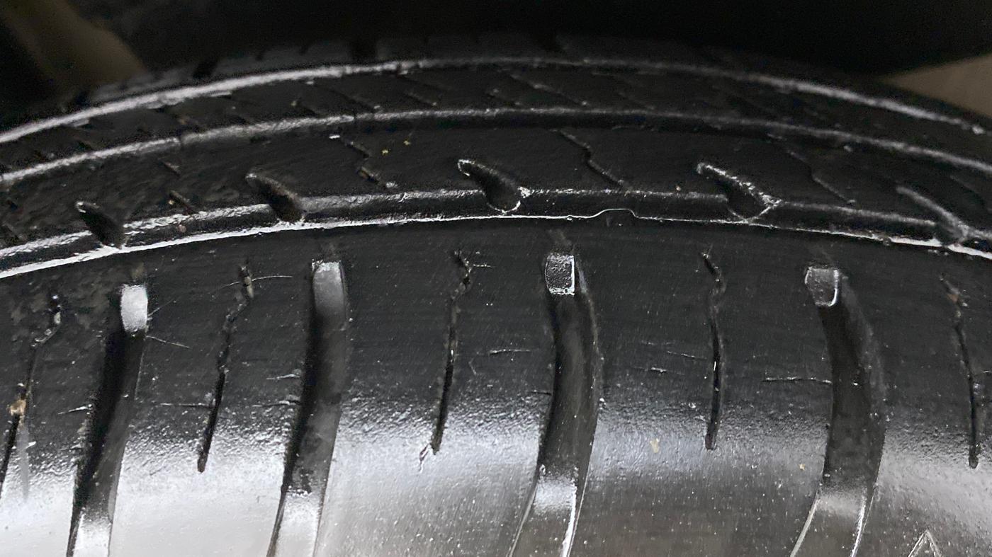 2018 Maruti Dzire VXI AMT, Petrol, Automatic, 14,925 km, Right Rear Tyre Tread