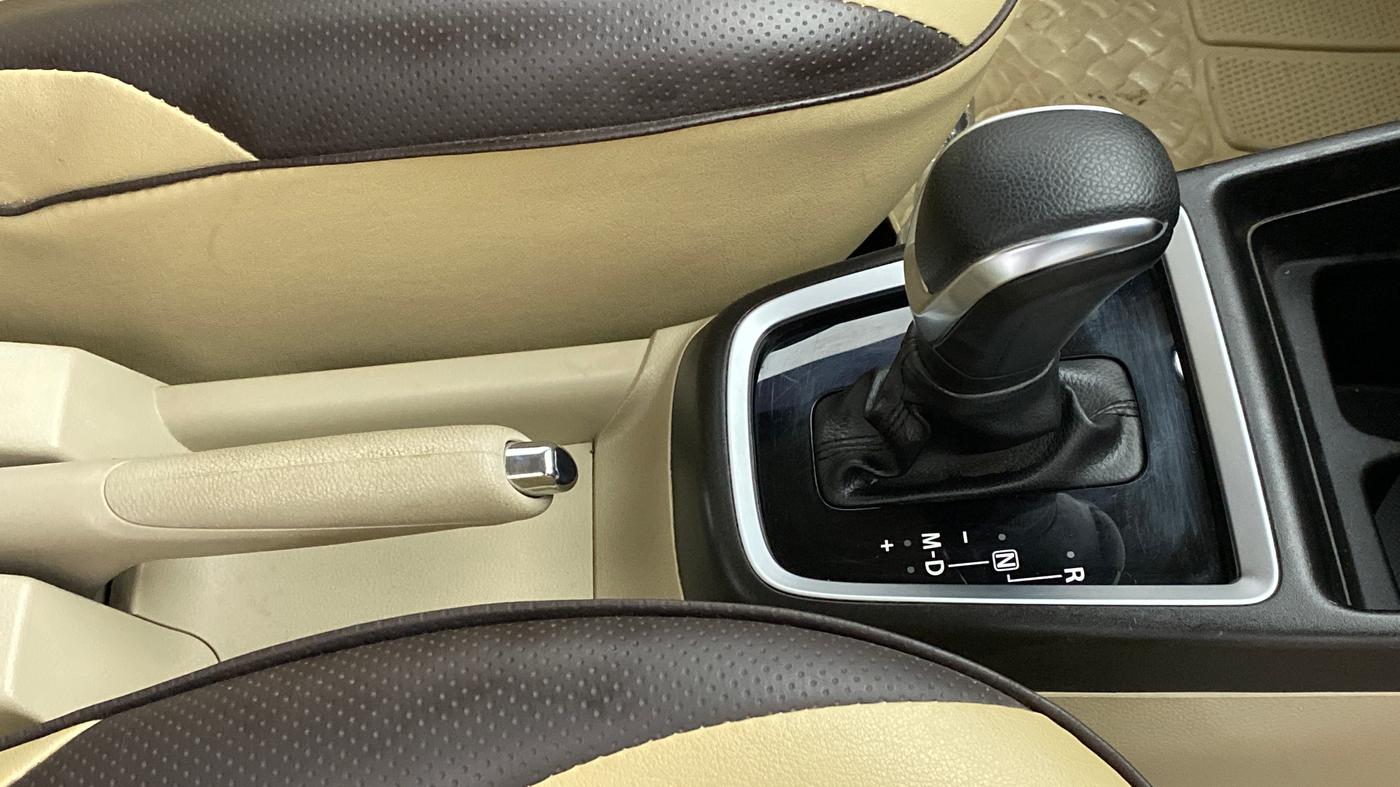 2018 Maruti Dzire VXI AMT, Petrol, Automatic, 14,925 km, Gear Lever