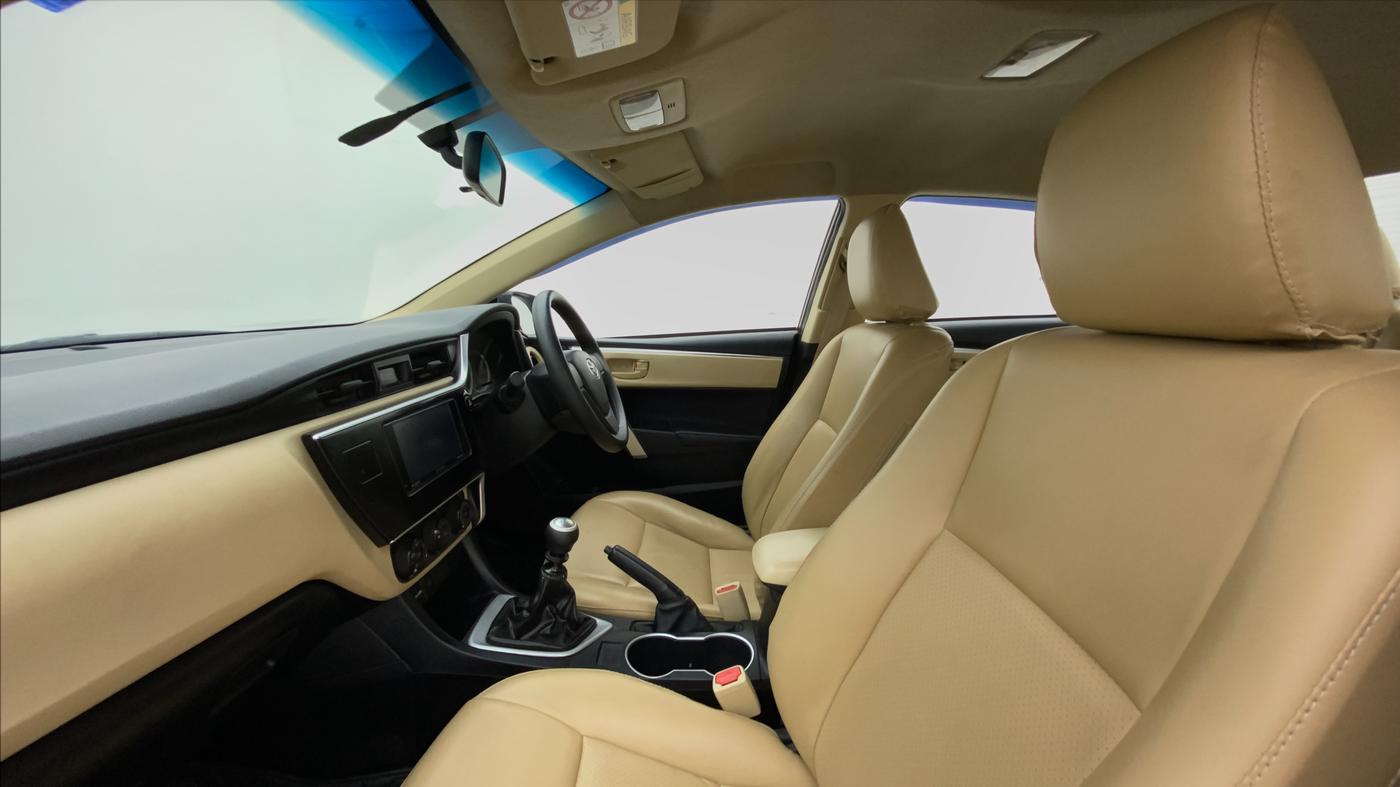 2017 Toyota Corolla Altis J S, CNG, Manual, Right Side Front Door Cabin