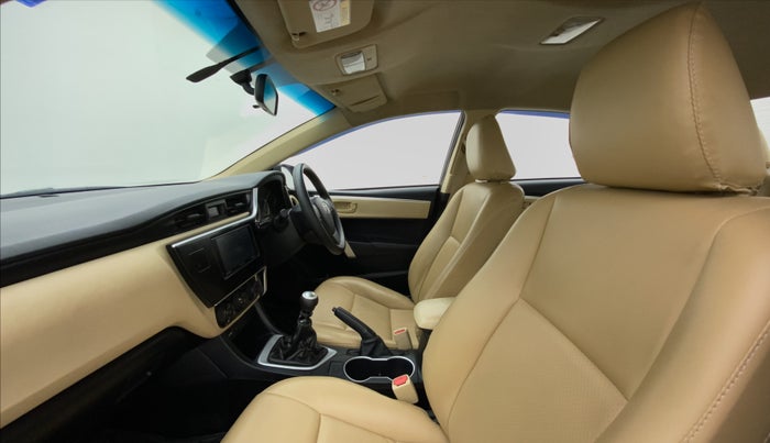 2017 Toyota Corolla Altis J S, CNG, Manual, Right Side Front Door Cabin