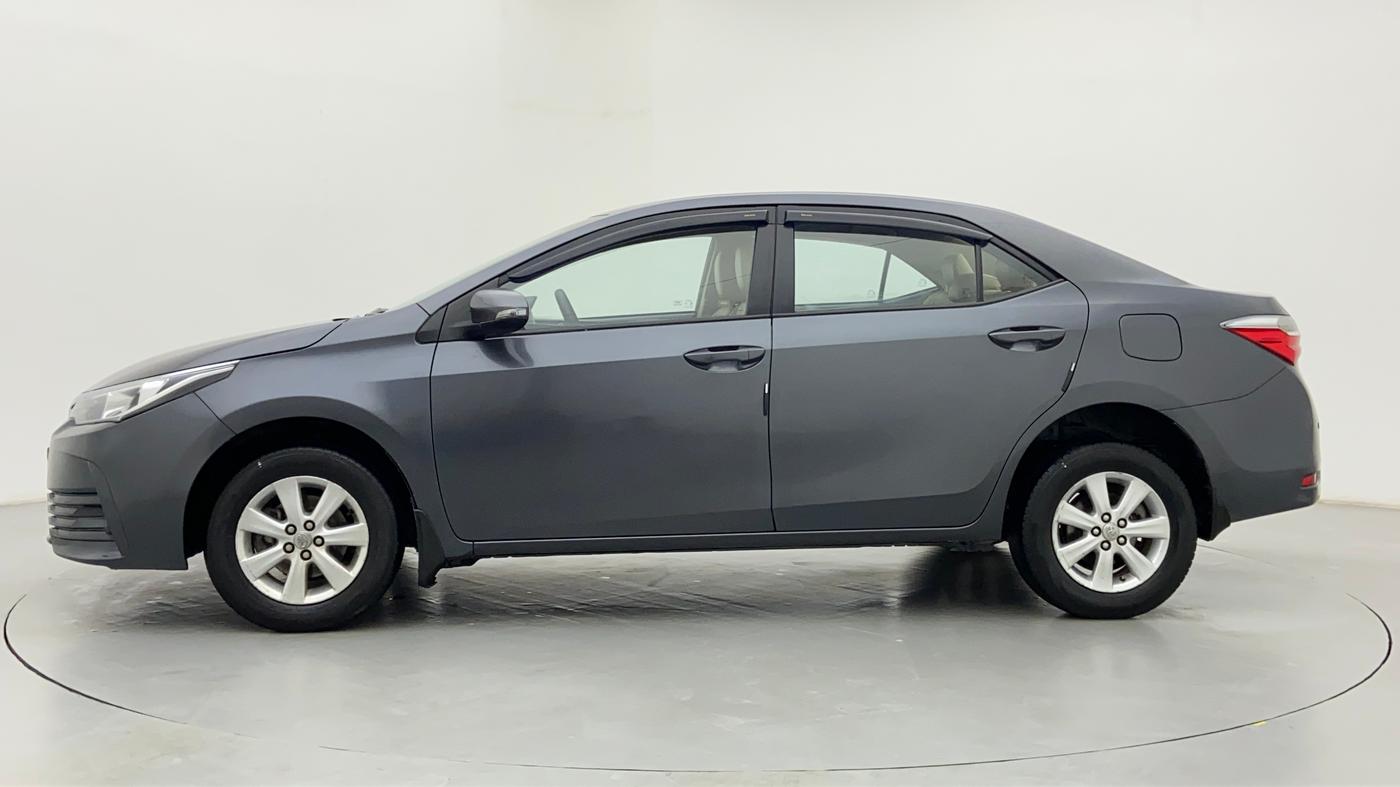 2017 Toyota Corolla Altis J S, CNG, Manual, Left Side