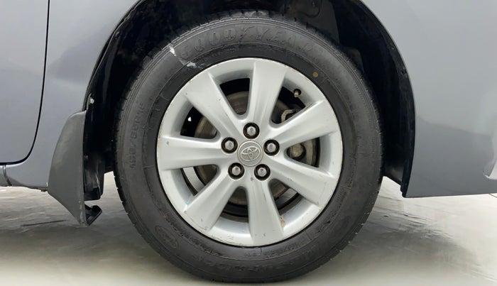 2017 Toyota Corolla Altis J S, CNG, Manual, Right Front Wheel