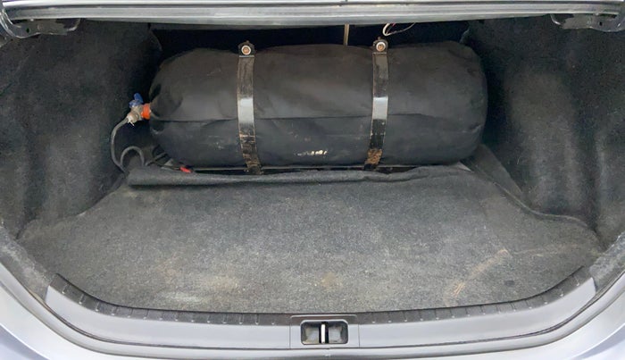 2017 Toyota Corolla Altis J S, CNG, Manual, Boot Inside