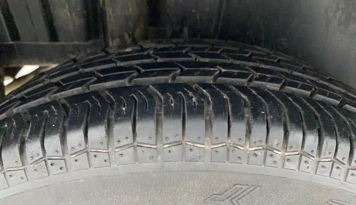 2017 Maruti Swift VXI D, Petrol, Manual, 14,319 km, Right Rear Tyre Tread