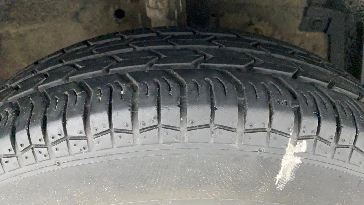 2017 Maruti Swift VXI D, Petrol, Manual, 14,319 km, Right Front Tyre Tread