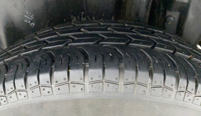 2017 Maruti Swift VXI D, Petrol, Manual, 14,319 km, Left Rear Tyre Tread