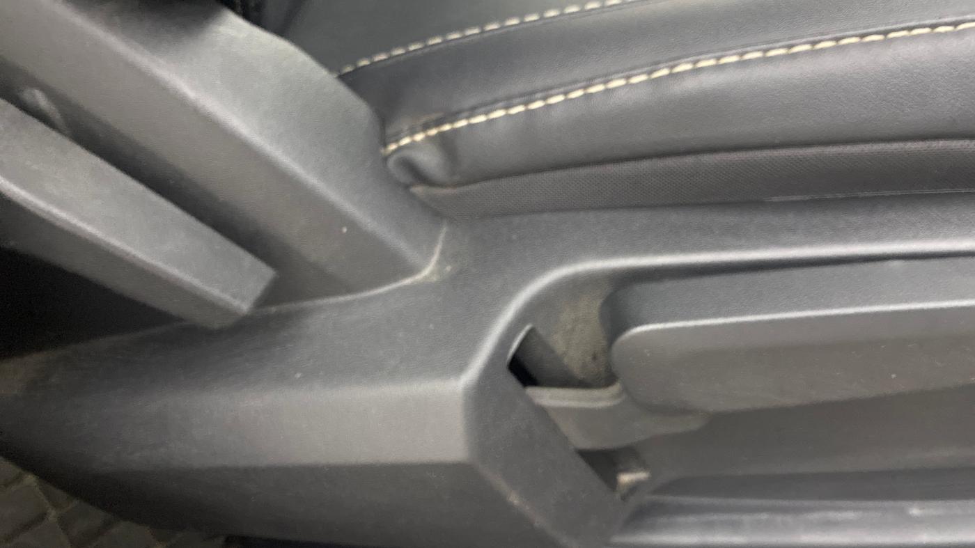 2022 Tata ALTROZ XZ PLUS DIESEL, Diesel, Manual, 33,122 km, Driver Side Adjustment Panel