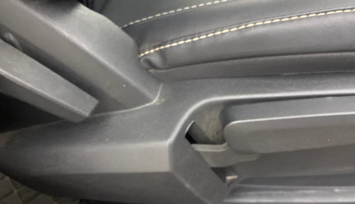 2022 Tata ALTROZ XZ PLUS DIESEL, Diesel, Manual, 33,122 km, Driver Side Adjustment Panel