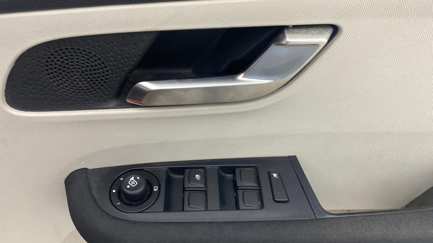 2022 Tata ALTROZ XZ PLUS DIESEL, Diesel, Manual, 33,122 km, Driver Side Door Panels Control