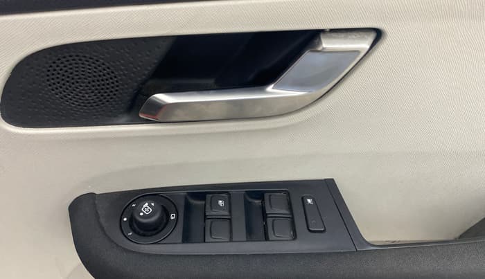 2022 Tata ALTROZ XZ PLUS DIESEL, Diesel, Manual, 33,122 km, Driver Side Door Panels Control