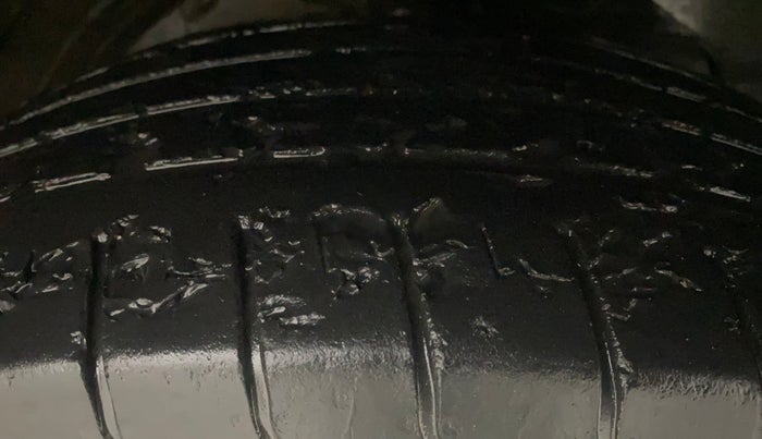 2019 MG HECTOR SMART 1.5 DCT PETROL, Petrol, Automatic, 33,769 km, Right Front Tyre Tread