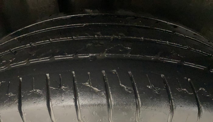 2019 MG HECTOR SMART 1.5 DCT PETROL, Petrol, Automatic, 33,769 km, Right Rear Tyre Tread