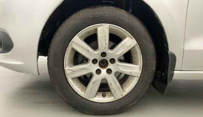 2011 Volkswagen Vento TRENDLINE 1.6, Petrol, Manual, 69,574 km, Left Front Wheel