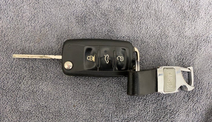 2011 Volkswagen Vento TRENDLINE 1.6, Petrol, Manual, 69,574 km, Key Close Up