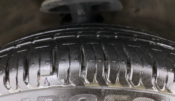 2011 Maruti Ritz VXI, Petrol, Manual, 84,118 km, Right Front Tyre Tread