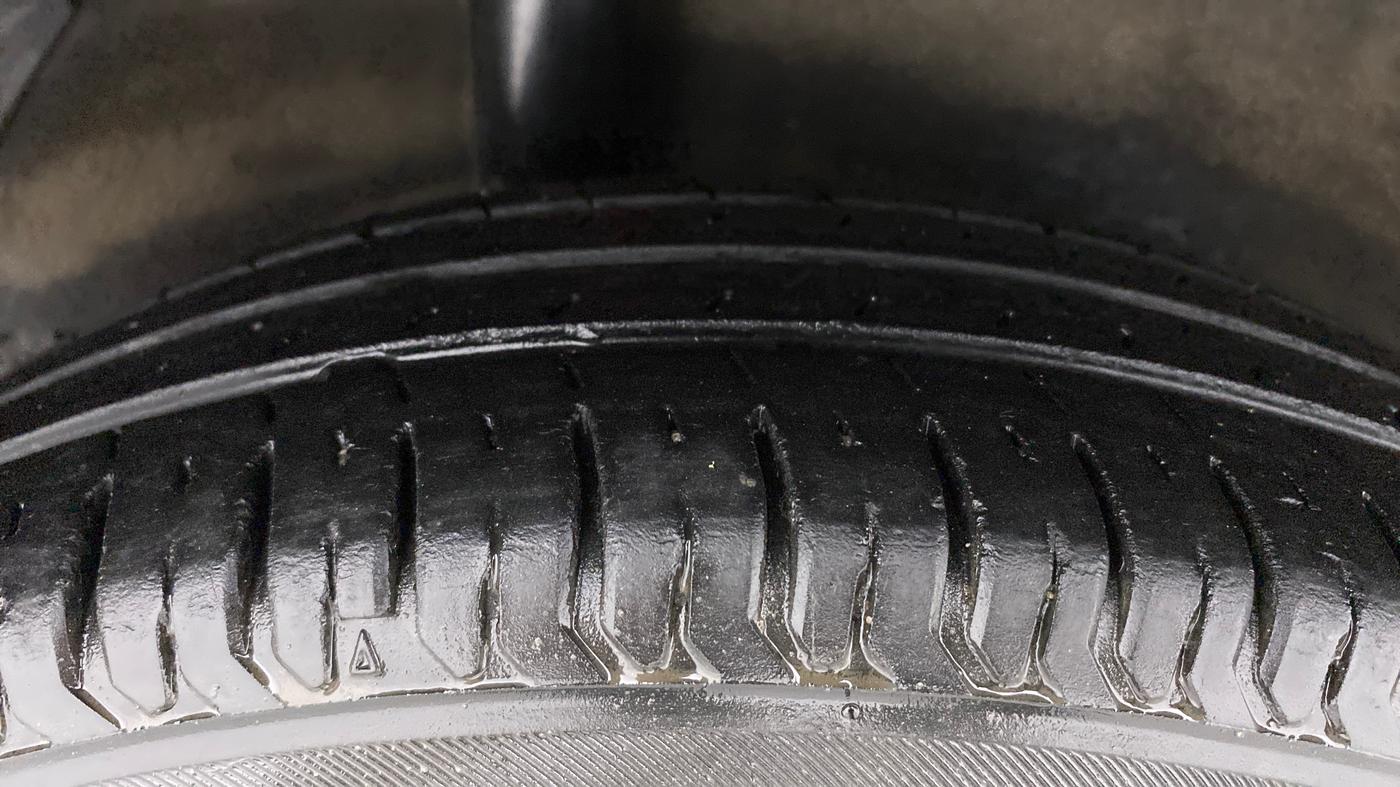 2011 Maruti Ritz VXI, Petrol, Manual, 84,118 km, Right Rear Tyre Tread