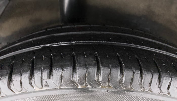 2011 Maruti Ritz VXI, Petrol, Manual, 84,118 km, Right Rear Tyre Tread