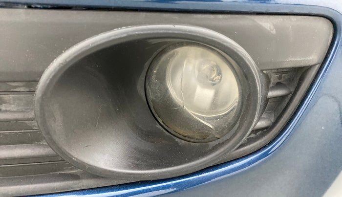 2011 Maruti Ritz VXI, Petrol, Manual, 84,118 km, Left fog light - Minor damage
